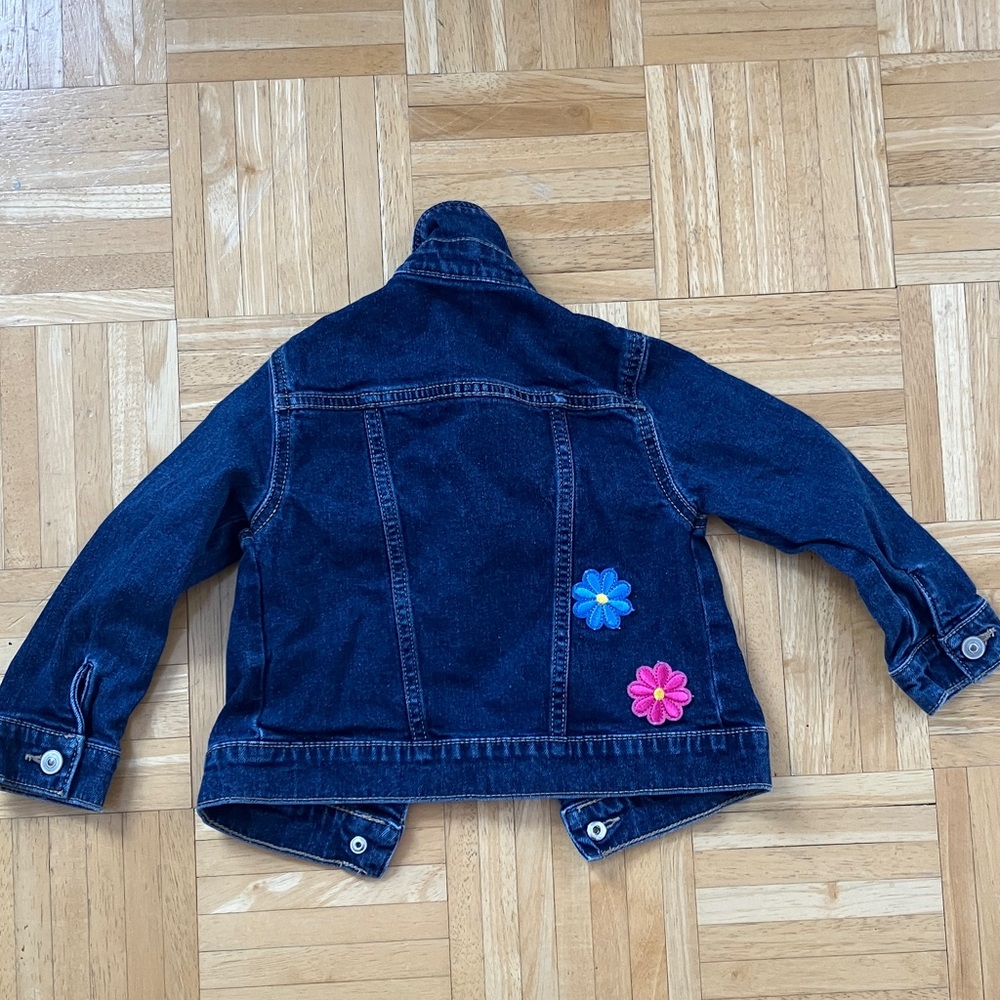 Girl 2T wonder nation denim jean jacket  with flowers daisy patches on back EUC